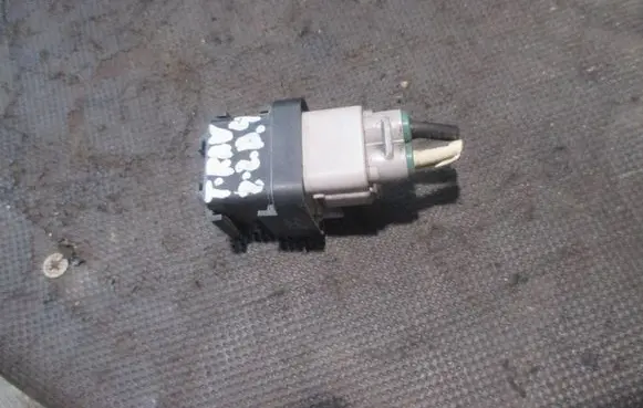 Toyota RAV 4 (XA20) Glow plug pre-heat relay 2861067010 1567000671