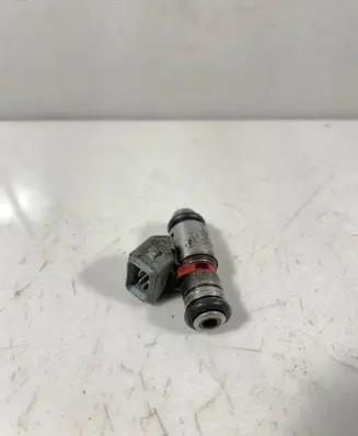 Volkswagen Golf IV Fuel injector 036031C
