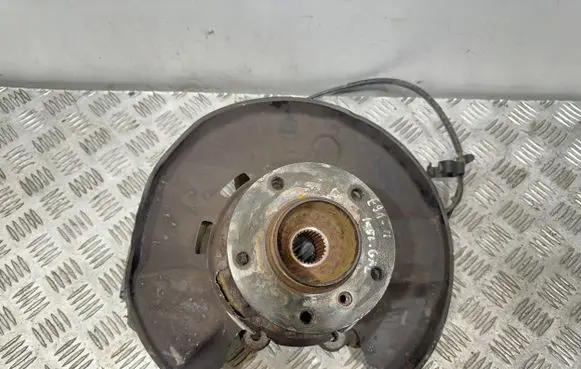 Rear wheel hub spindle/knuckle