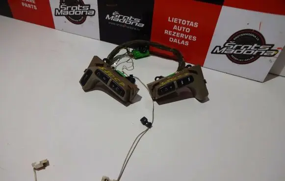 Volvo S80 Steering wheel buttons/switches 30642033