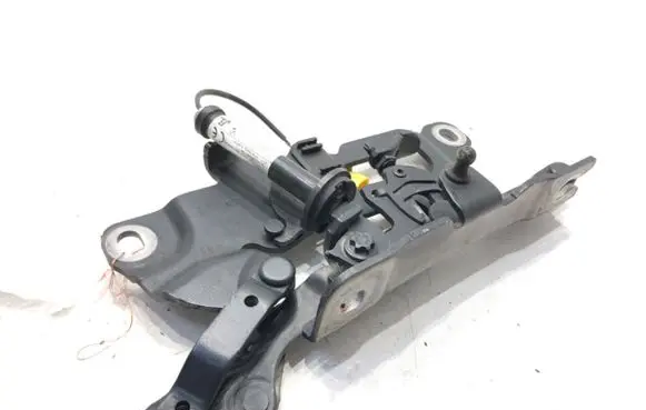 Engine bonnet/hood hinges