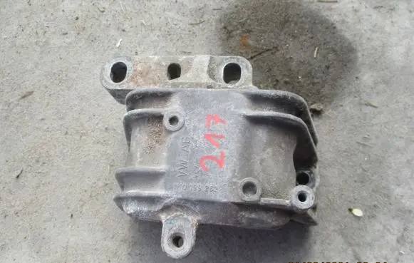 Seat Leon (1P) Engine mount bracket 1K0199262BB