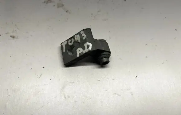 BMW 1 F20 F21 Front door upper hinge 0001
