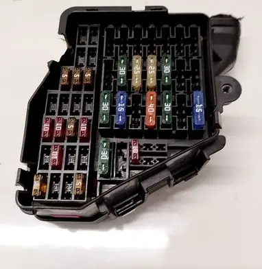 Volkswagen PASSAT B5.5 Fuse box set 8D2941824