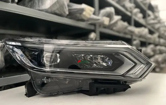 Nissan Qashqai Headlight/headlamp 10019011