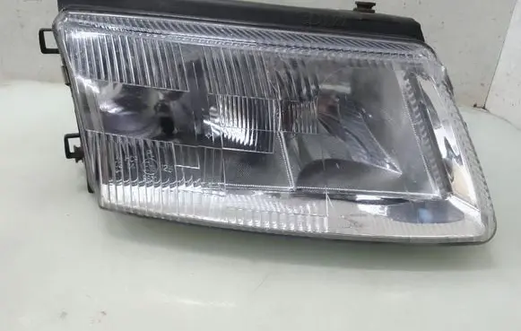 Volkswagen PASSAT B5 Headlight/headlamp 205079B