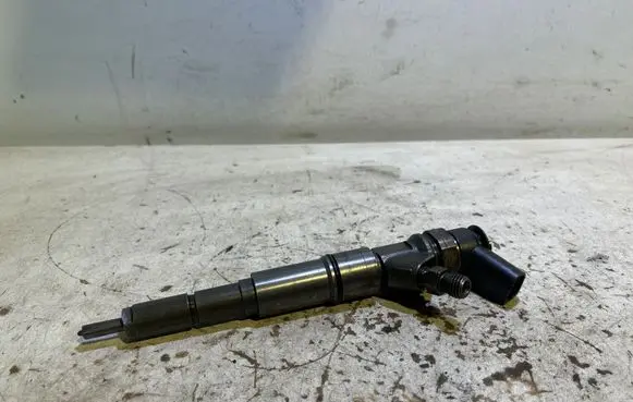 BMW 1 E81 E87 Fuel injector 0445110209
