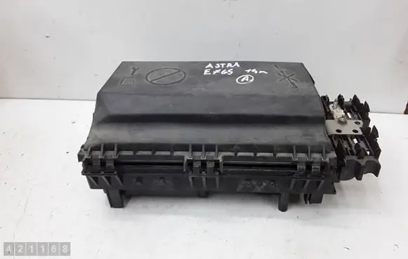 Opel Astra J Fuse module C11000139