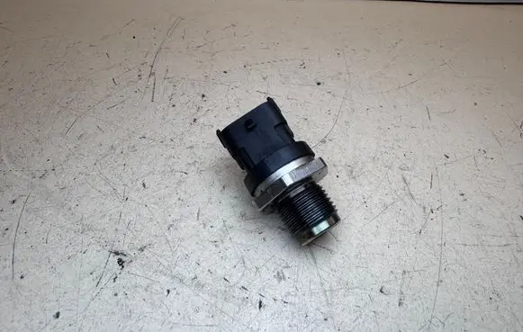 Renault Trafic II (X83) Fuel pressure sensor 0281002916