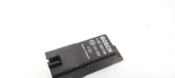 Skoda Octavia Mk2 (1Z) Glow plug pre-heat relay 0281003038