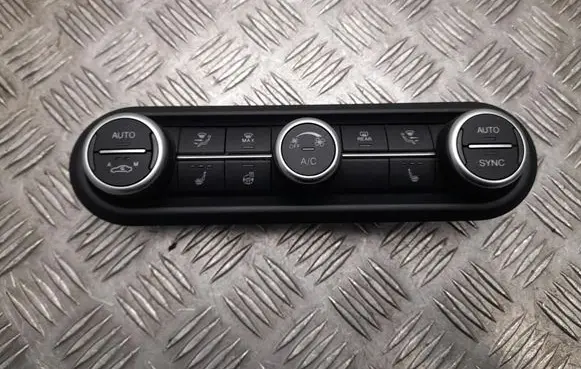 Alfa Romeo Giulia Climate control unit 01561506110