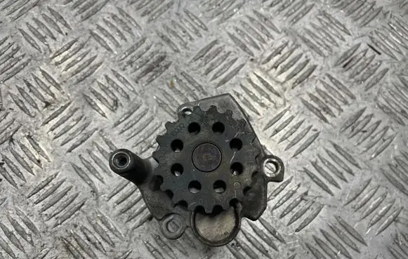 Volkswagen PASSAT B6 Water pump 038121019E