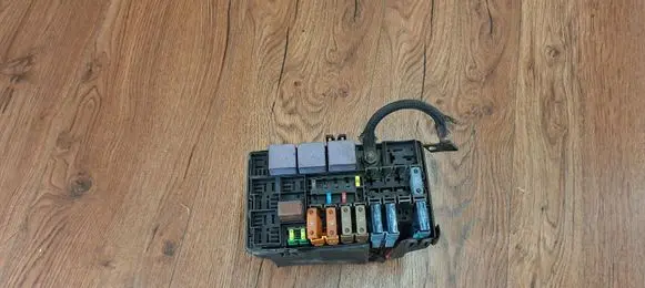 Renault Espace - Grand espace IV Fuse module 8200654150