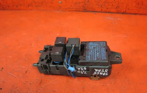 Mitsubishi Space Star Relay mounting block MR318828