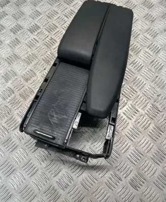 Mercedes-Benz E W212 Armrest A2046800639