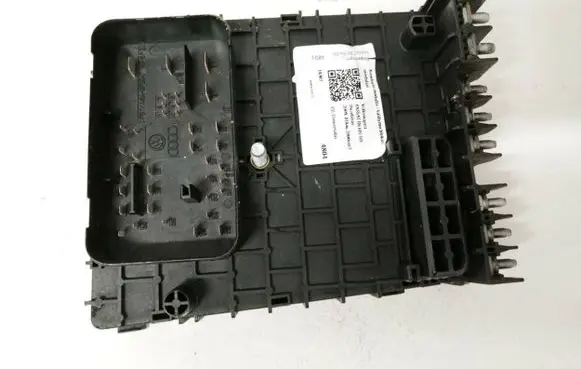 Volkswagen PASSAT B6 Fuse box set 3c0937125