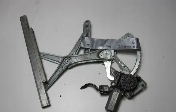 Mercedes-Benz E W210 Front door window regulator with motor 0130821709