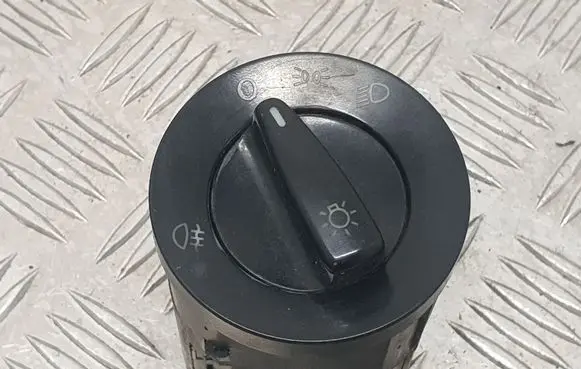 Volkswagen Golf IV Light switch 1C0941531
