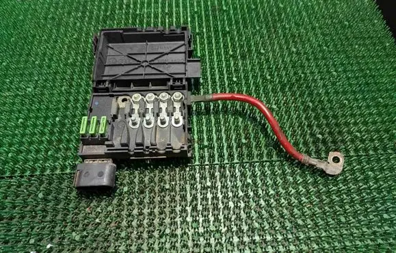 Volkswagen Golf IV Fuse module 1J0937550