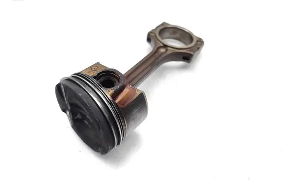 Nissan Pulsar Piston with connecting rod HRA2DDT