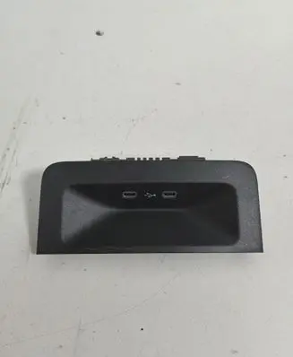 Skoda Octavia Mk4 USB socket connector 657035736A