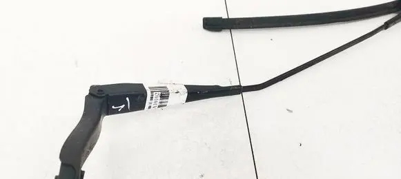 Front wiper blade arm