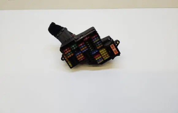 Volkswagen Touareg I Fuse module 7L0941828 7L0941824