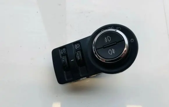Chevrolet Cruze Light switch 13301758 251545