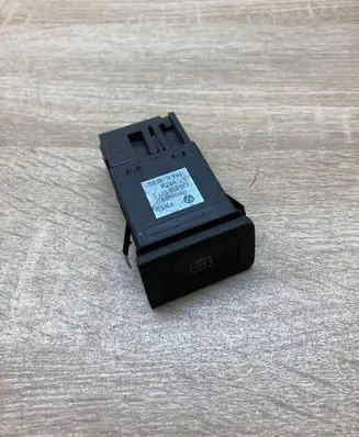 Volkswagen Golf IV Windscreen/window heater switch 1J0959621C