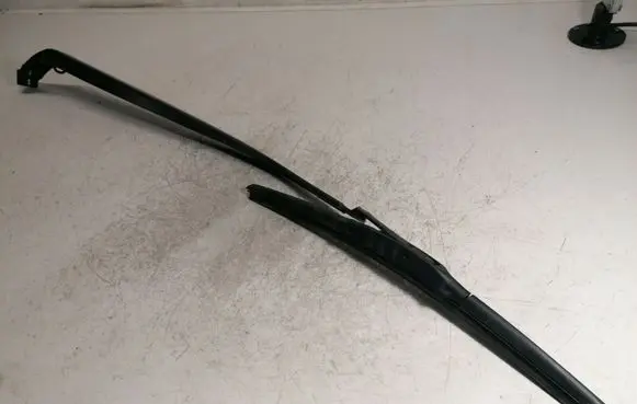 Toyota Prius (XW30) Front wiper blade arm