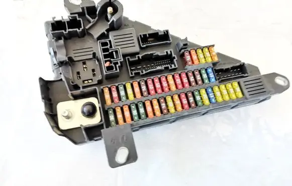 BMW 5 E60 E61 Fuse box set 913883001 9138830-01