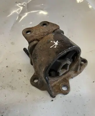 Hyundai Santa Fe Engine mount bracket