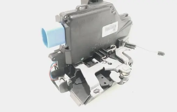 Volkswagen Golf Plus Rear door lock 7L0839015D