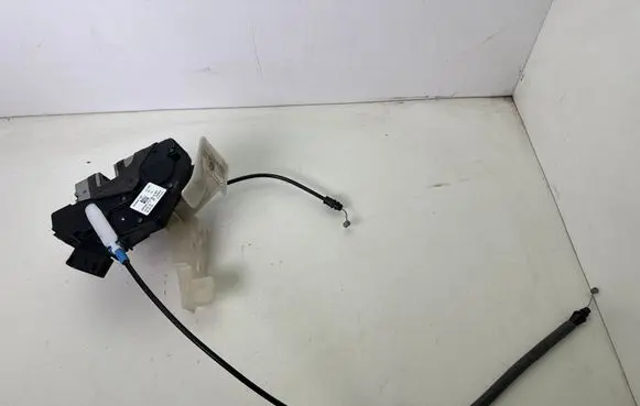 Ford Mustang VI Front door lock BF6AF21813BF