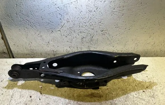 Lexus IS 220D-250-350 Rear upper control arm/wishbone