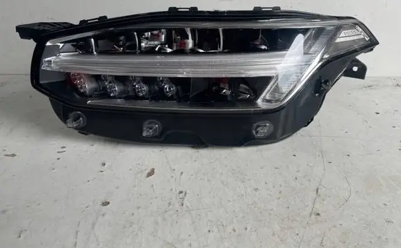 Volvo XC90 Headlight/headlamp 31655702 89915181 2103106412