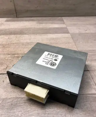 Volkswagen Jetta VI Power management control unit 1K0919041 8ES01015300 0137817448