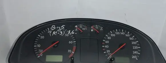 Volkswagen PASSAT B5 Speedometer (instrument cluster) 88311245