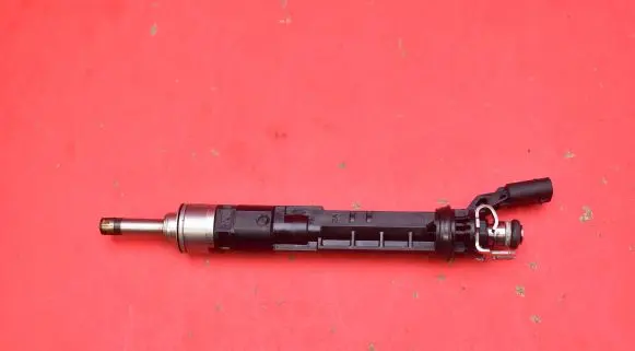 Nissan Qashqai Fuel injector 166005550R