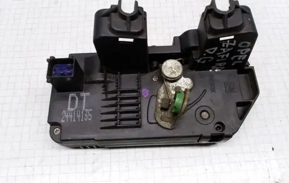 Opel Zafira A Rear door lock 24414135 DT24414135