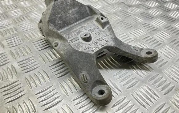 Engine mounting bracket