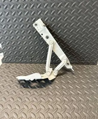 Dodge Challenger Tailgate/trunk/boot hinge 04589666