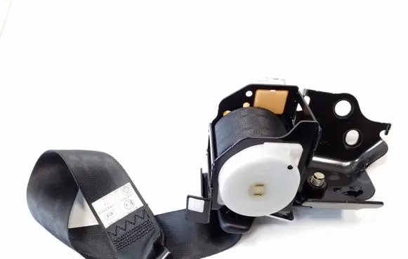 Mazda 3 II Rear seatbelt T89506T