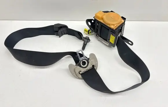Toyota Avensis T250 Front seatbelt 306102899FKA 7322005051 04042007