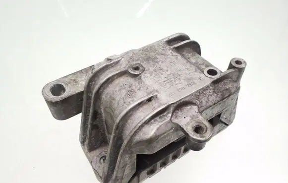 Volkswagen PASSAT B6 Engine mount bracket 1K0199262P