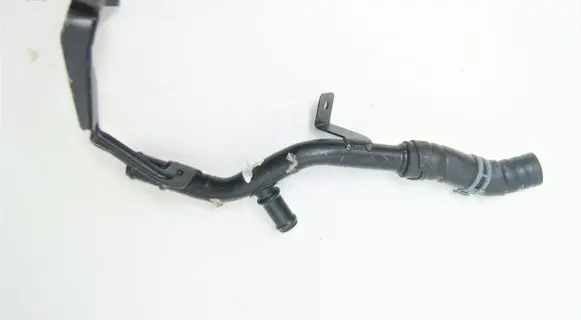 Volkswagen Touareg II Engine coolant pipe/hose 7P6121070AM