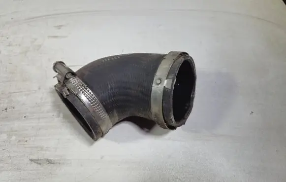 Volkswagen Crafter Intercooler pipe mounting bracket 04L145822H