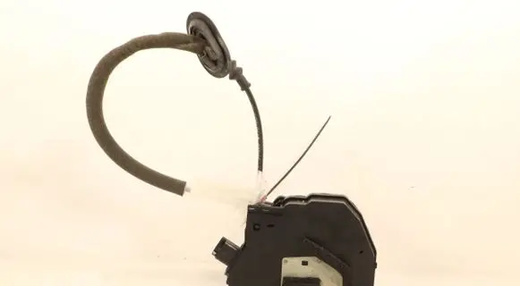 Renault Clio IV Front door lock 8250004945R