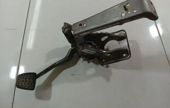 Toyota Avensis Verso Brake pedal 