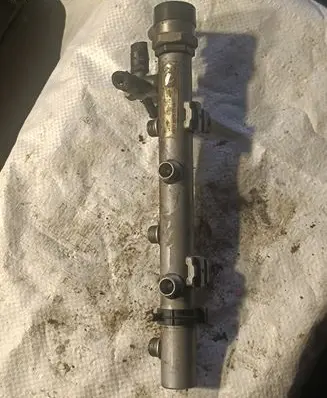 Volkswagen Touareg I Fuel main line pipe 059130090AB 057130764F